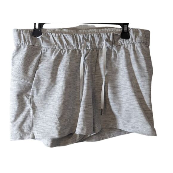 LULULEMON ATHLETICA On The Fly Short '2.5' Size 12 - Picture 4 of 5